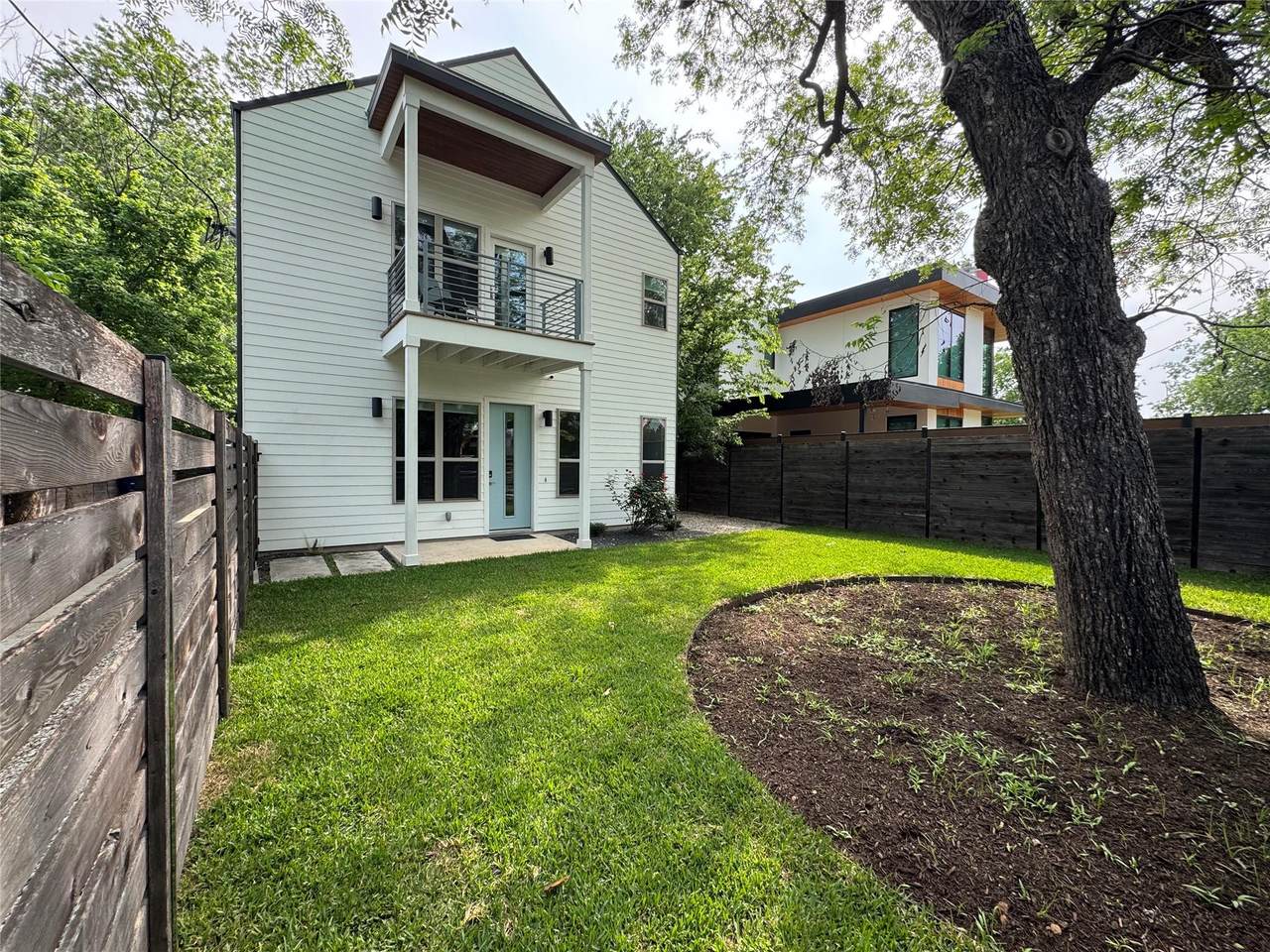 2811 Garwood St - Photo 1