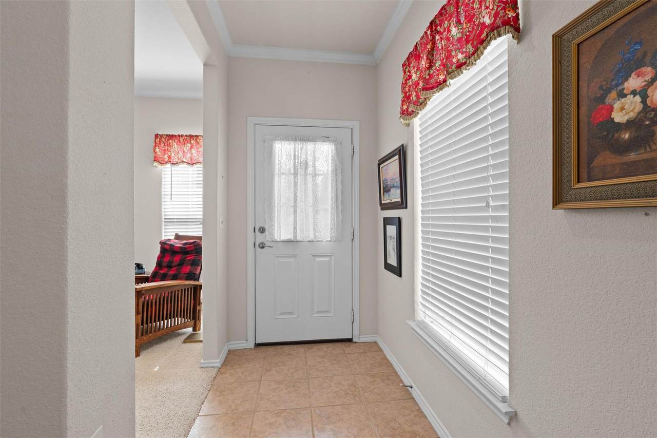 225 Winter Dr - Photo 1
