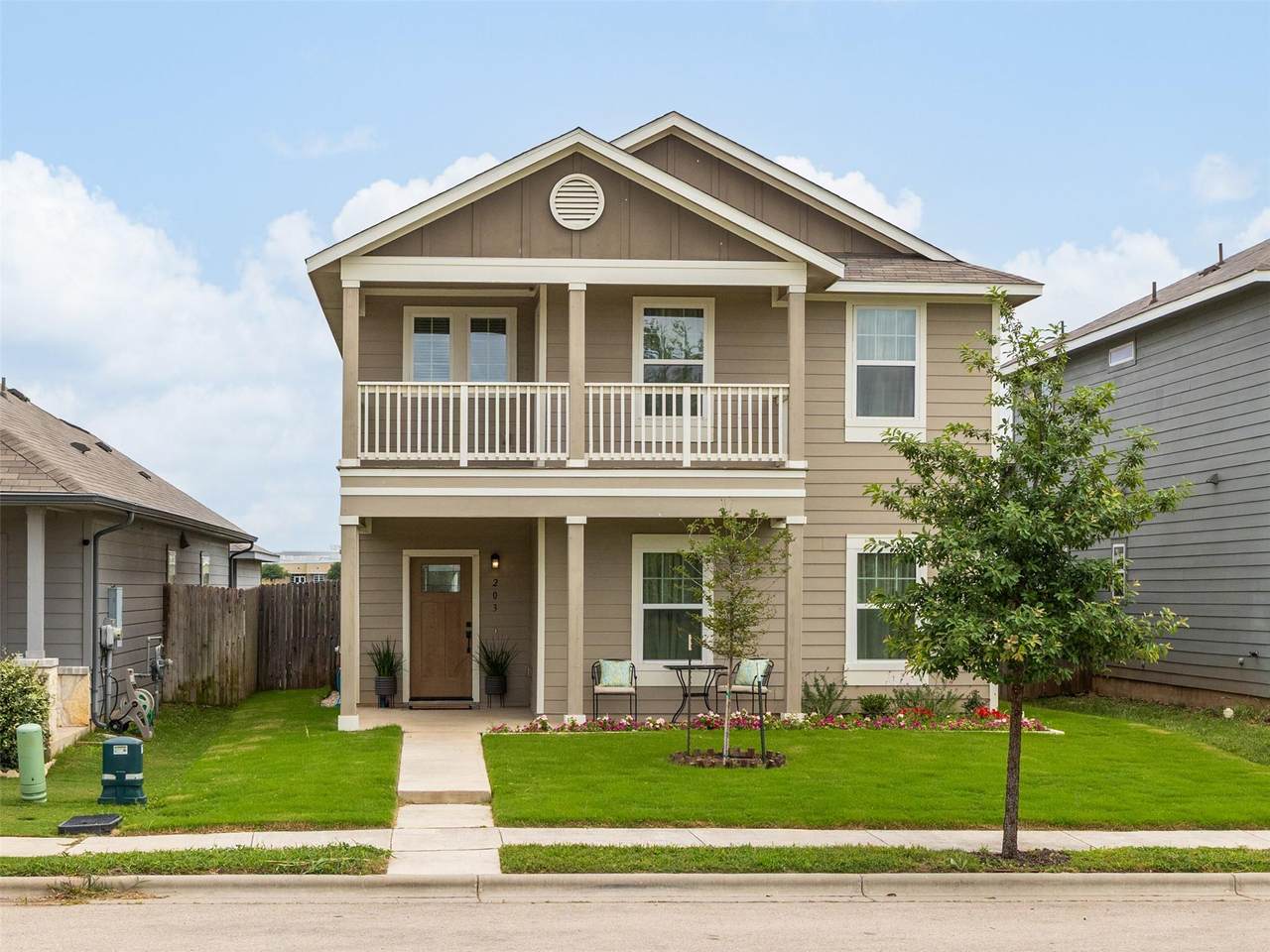 203 Combe Dr - Photo 1