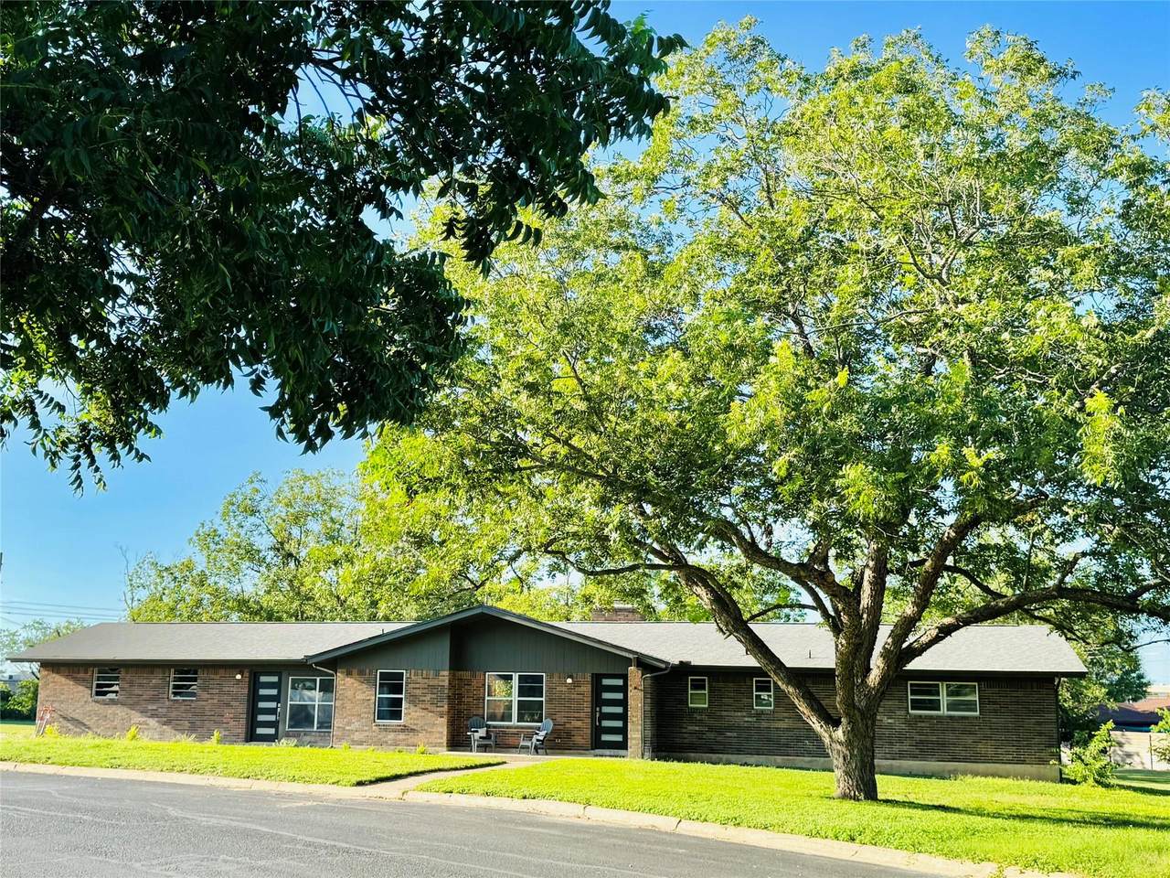 200 Corder Ln - Photo 1