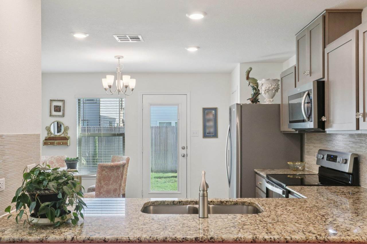 13605 Abigail Adams St - Photo 1