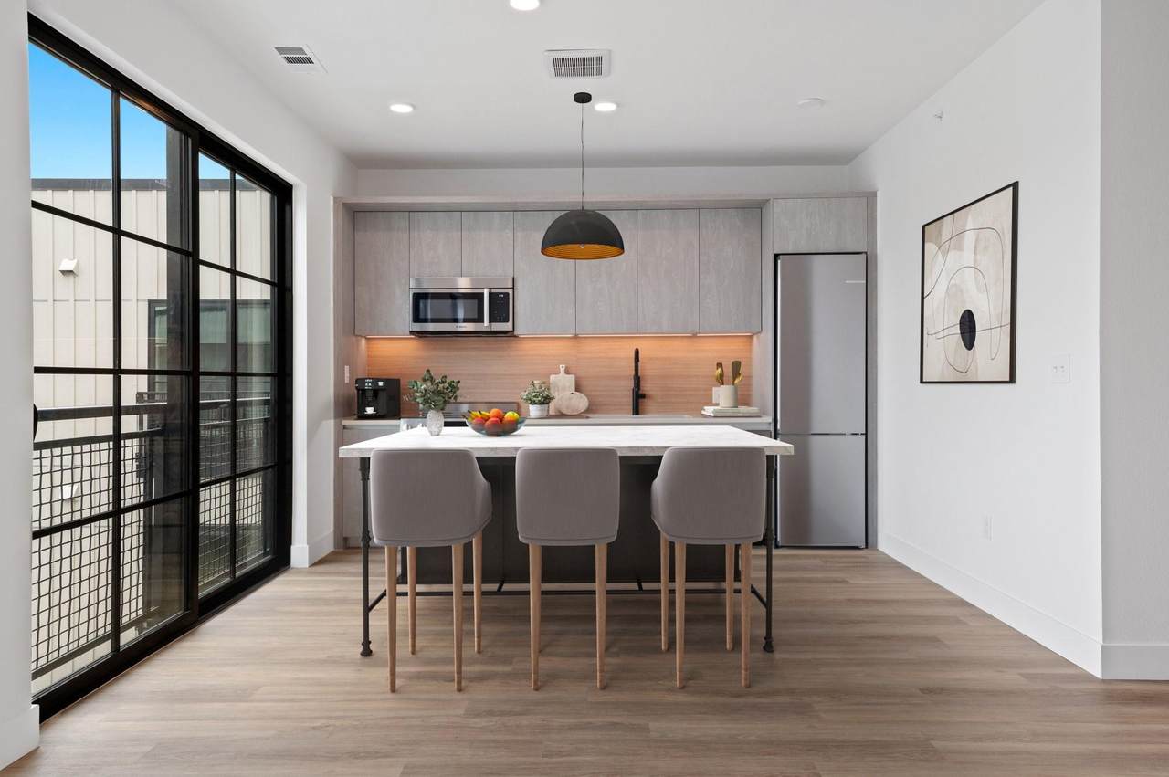 4315 Congress Ave - Photo 1