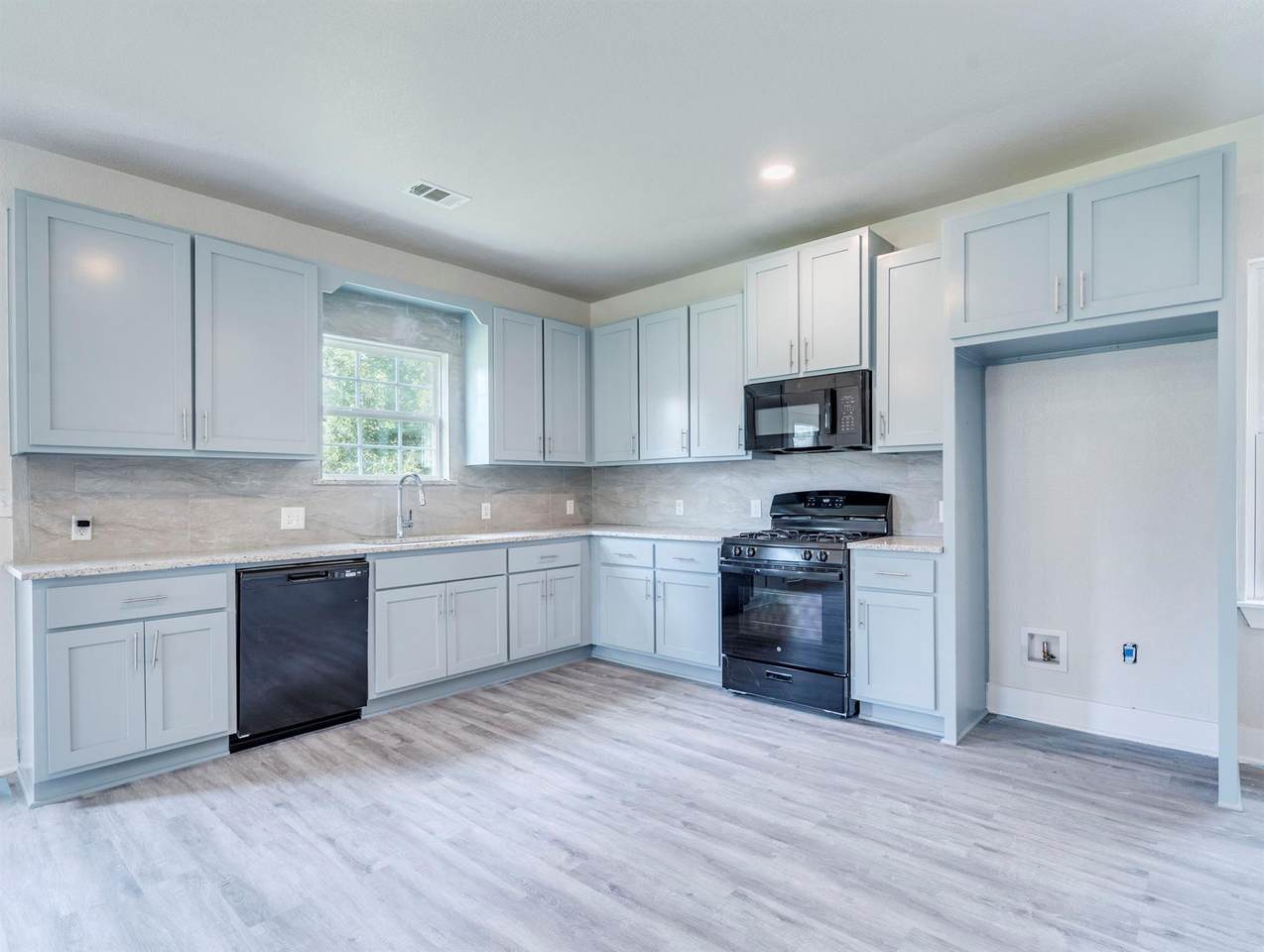 411 Avenue B - Photo 1
