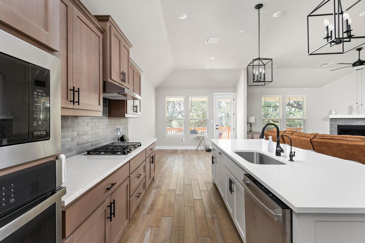 201 Blue Jasmine Trl - Photo 1