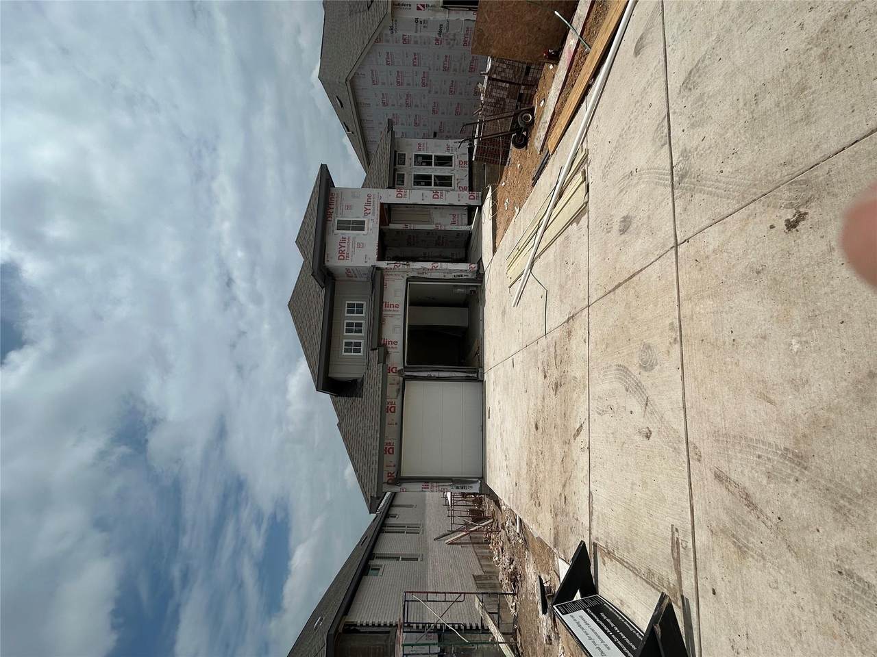 1409 Blue Moon Dr - Photo 1