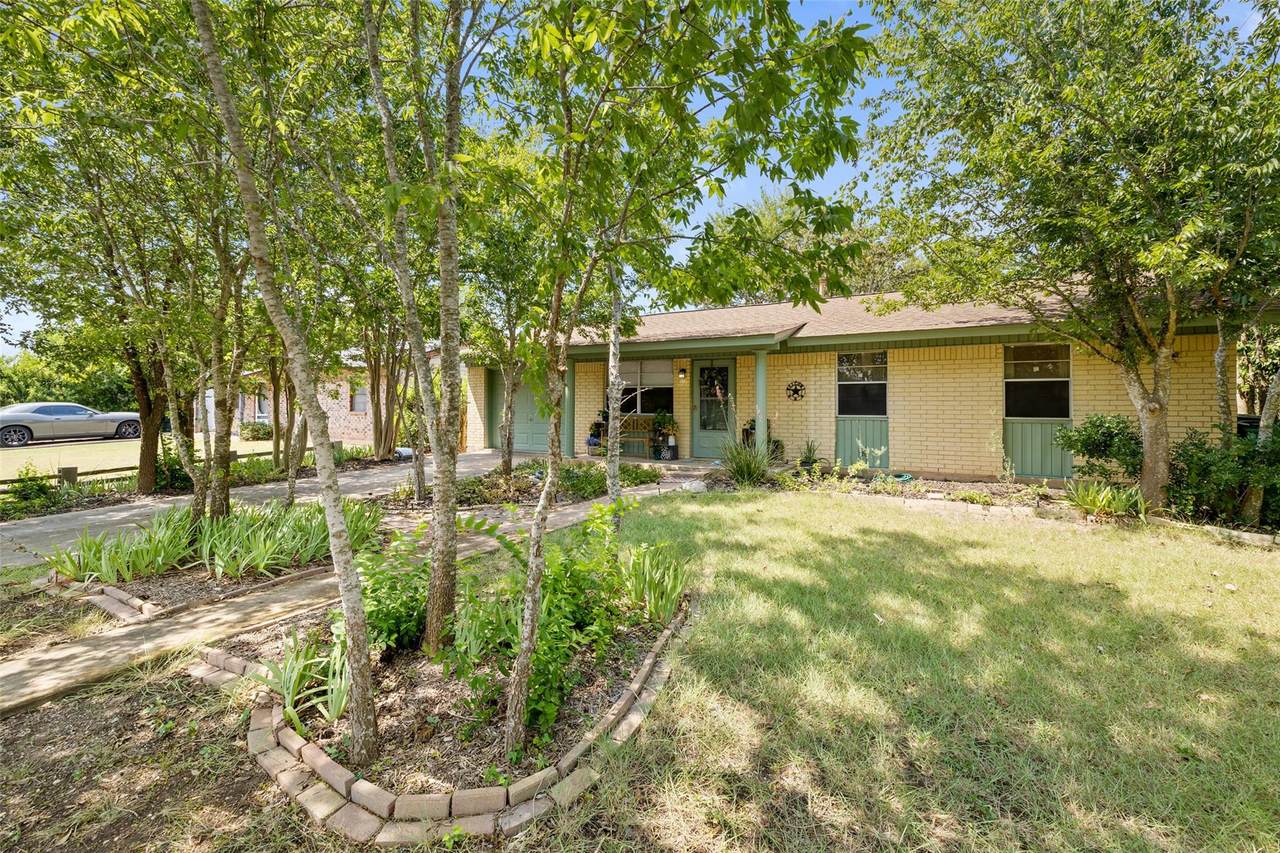 2803 Crestview St - Photo 1