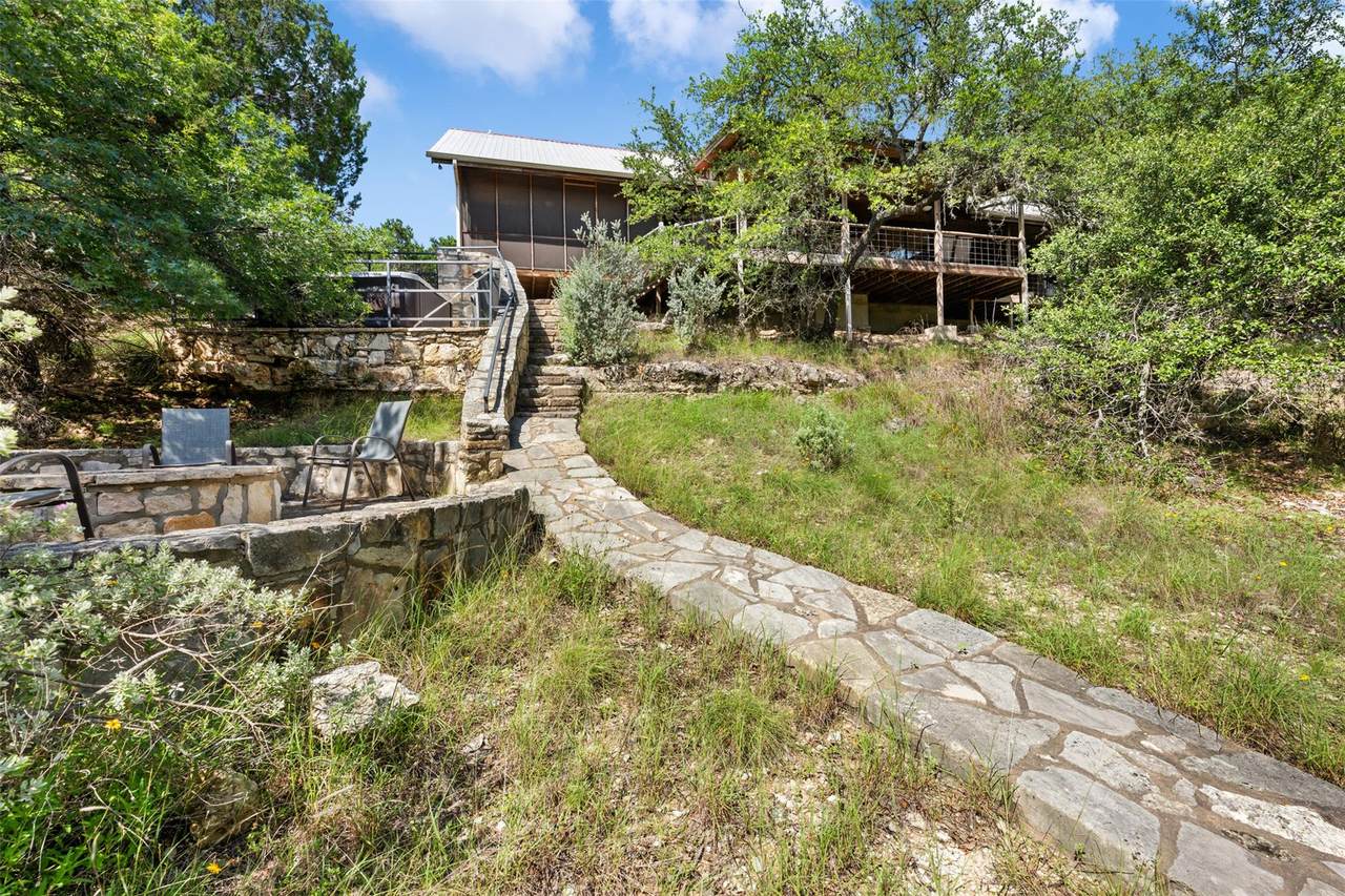 555 Hillsedge Rd - Photo 1