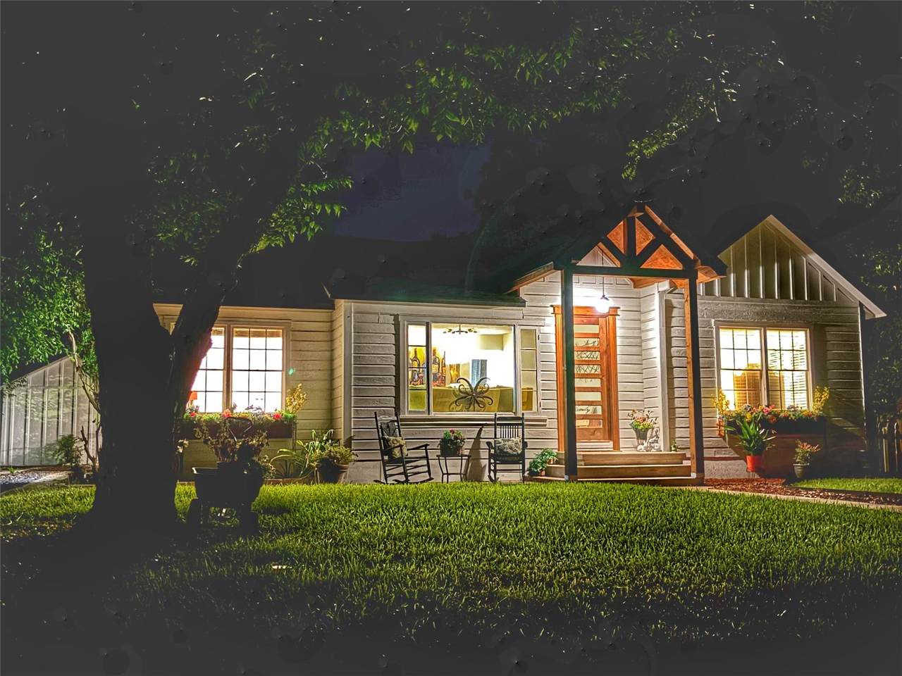 904 Fisher St - Photo 1