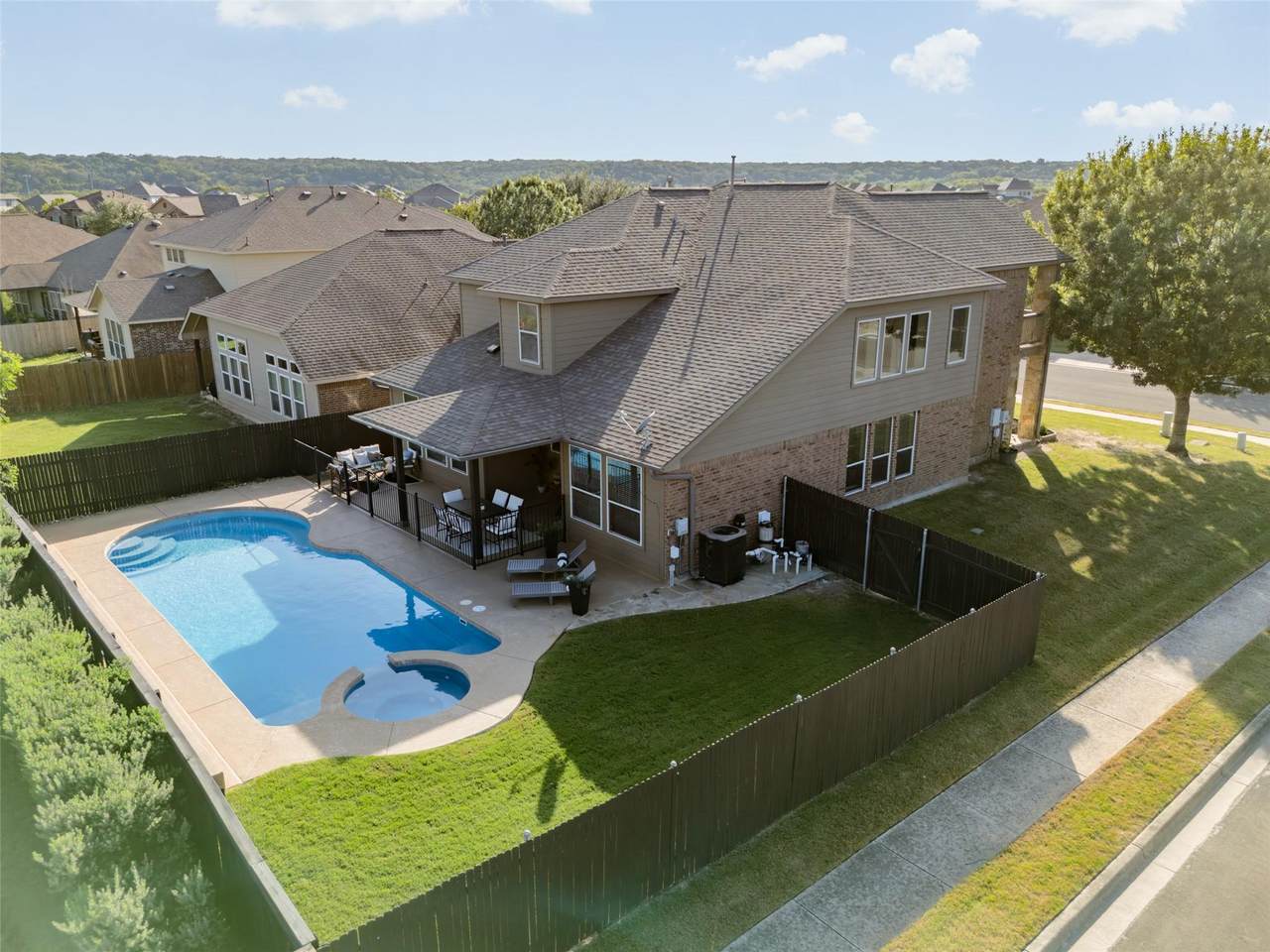 746 Easton Dr - Photo 1