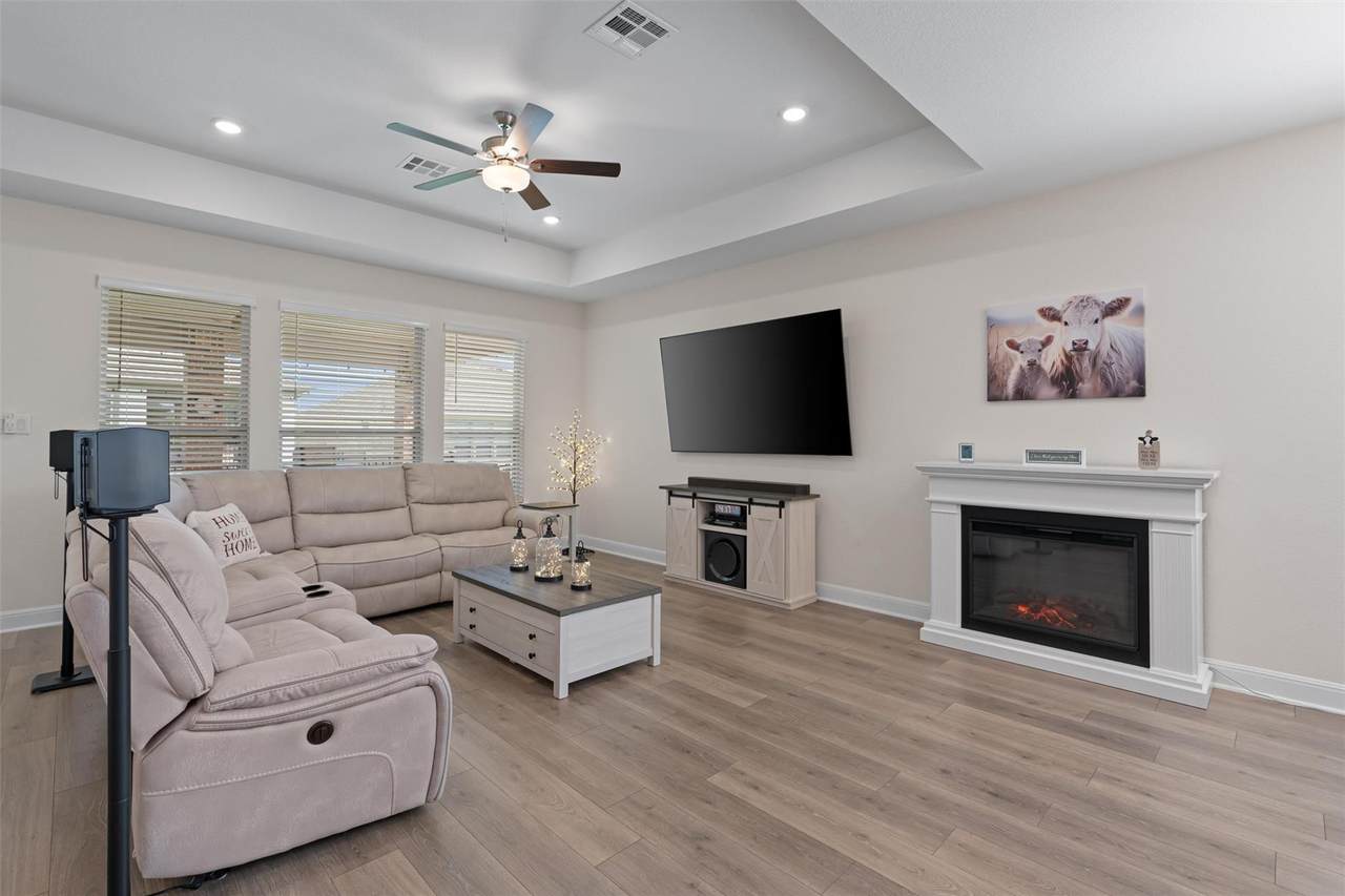 3227 Drago Dr - Photo 1