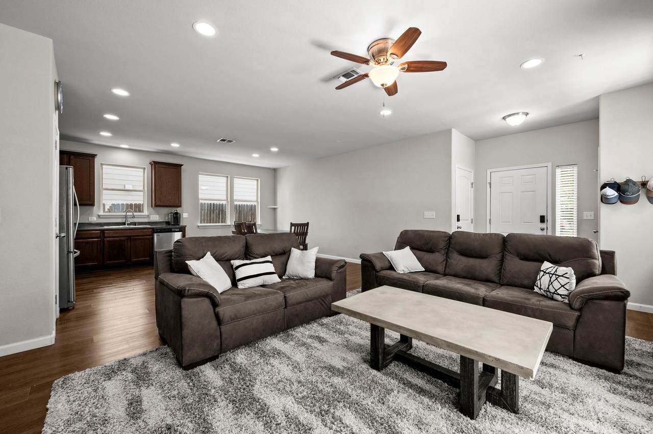 328 Triumph Rd - Photo 1