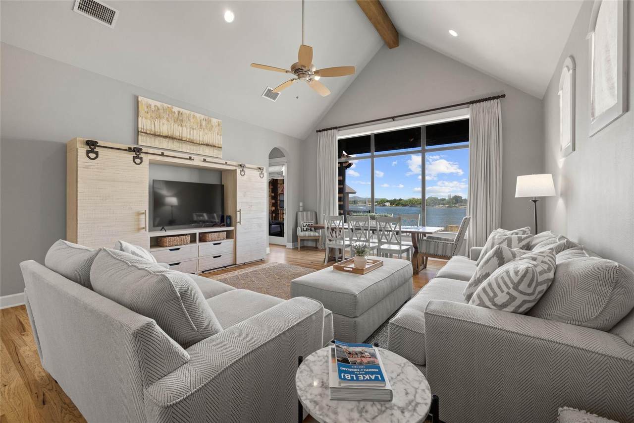 211 Chandler Way - Photo 1