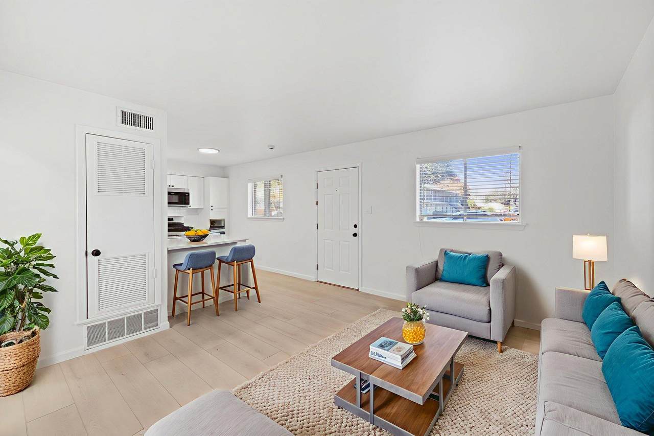 806 13th St - Photo 1