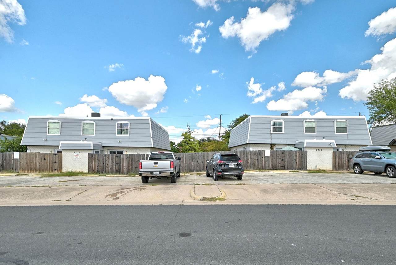 2206 Mission Hill Cir - Photo 1