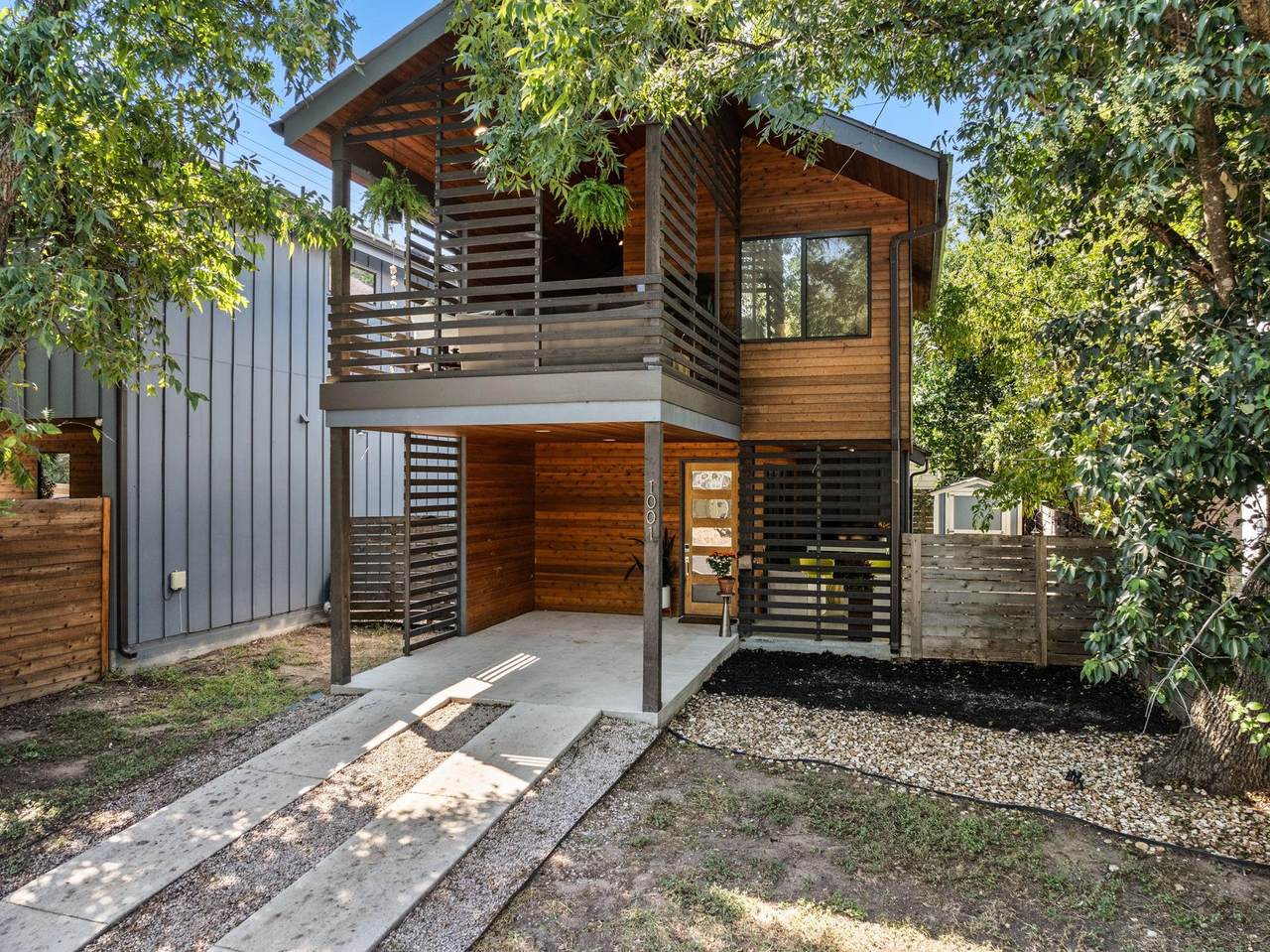 1001 Juanita St - Photo 1