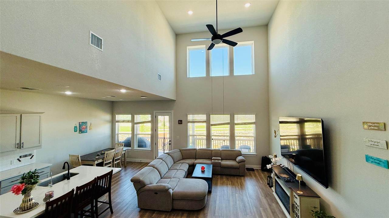 1304 Snowdrop Dr - Photo 1