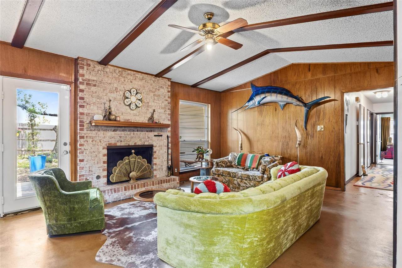 https://bt-photos.global.ssl.fastly.net/austin/1280_boomver_3_9026190-2.jpg