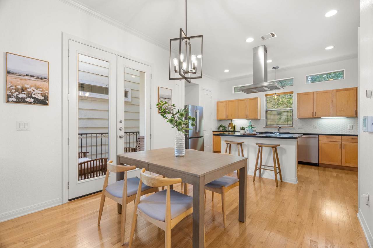 1115 Kinney Ave - Photo 1