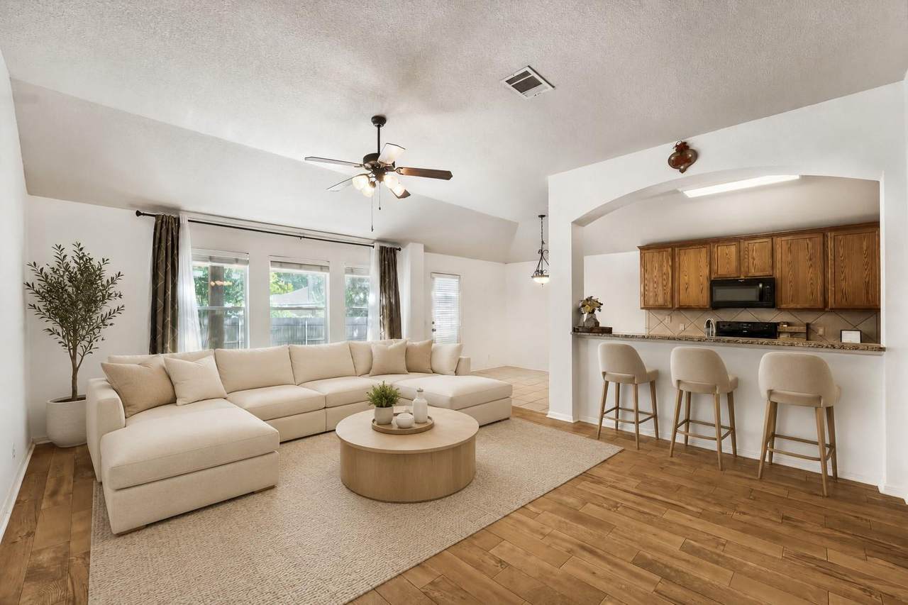 19009 Leigh Ln - Photo 1