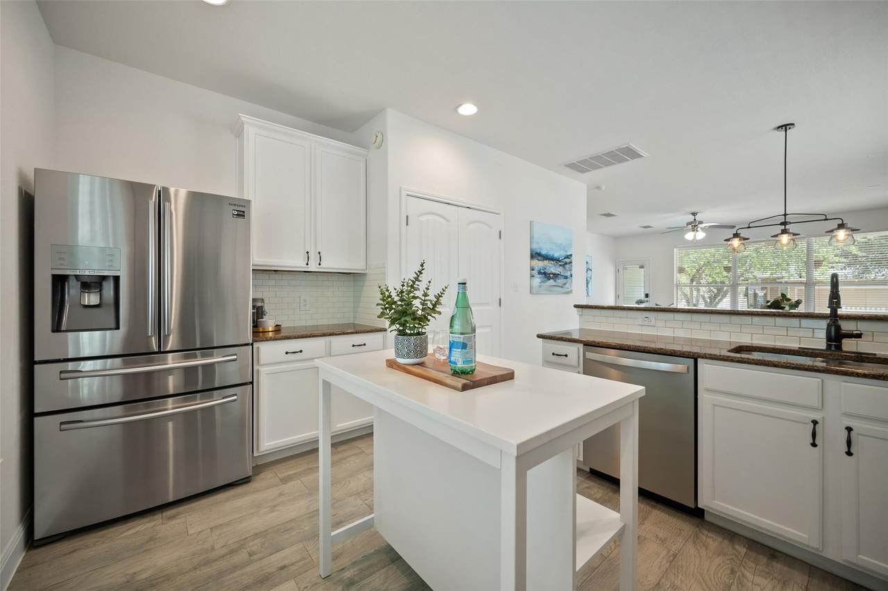 206 Skinner - Photo 1