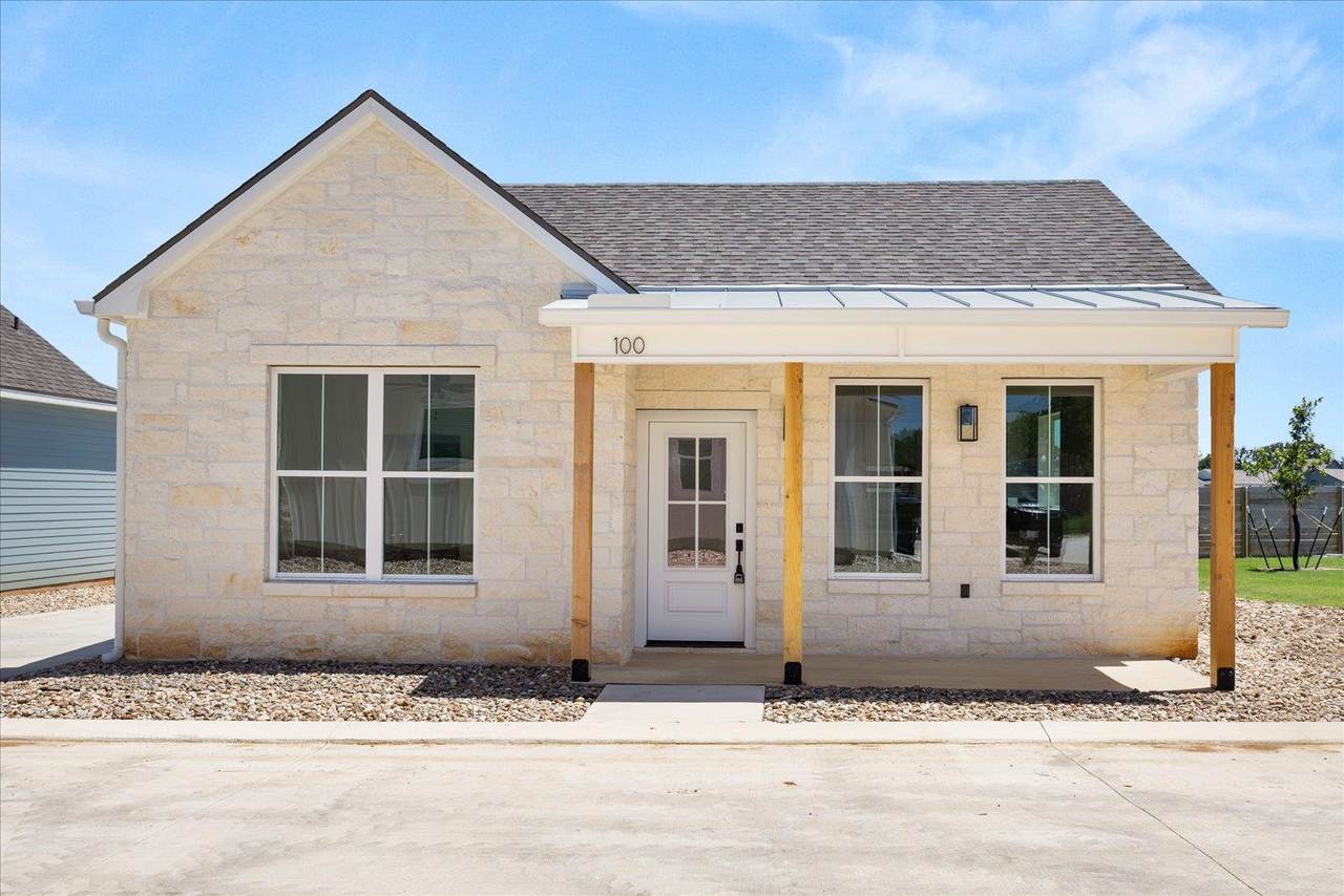 802 Creek St - Photo 1