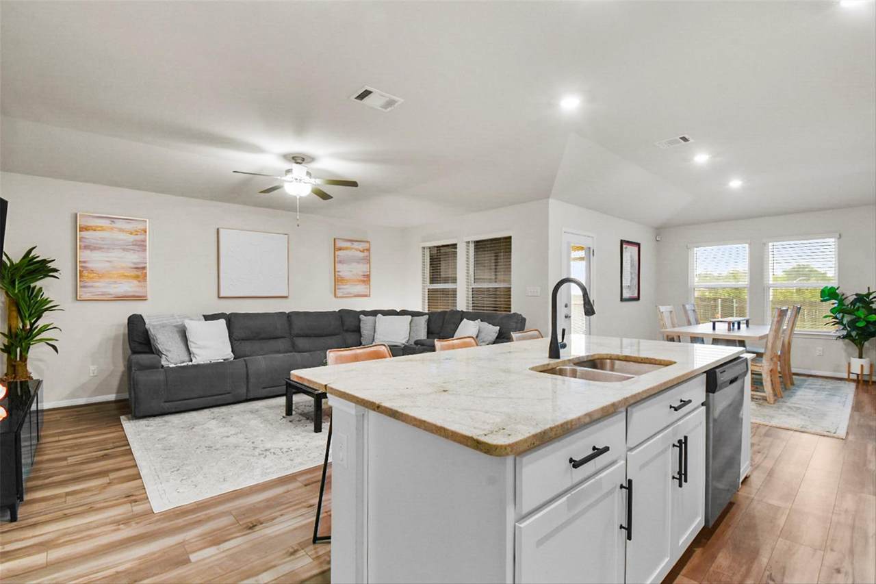 801 Russet Rock Dr - Photo 1