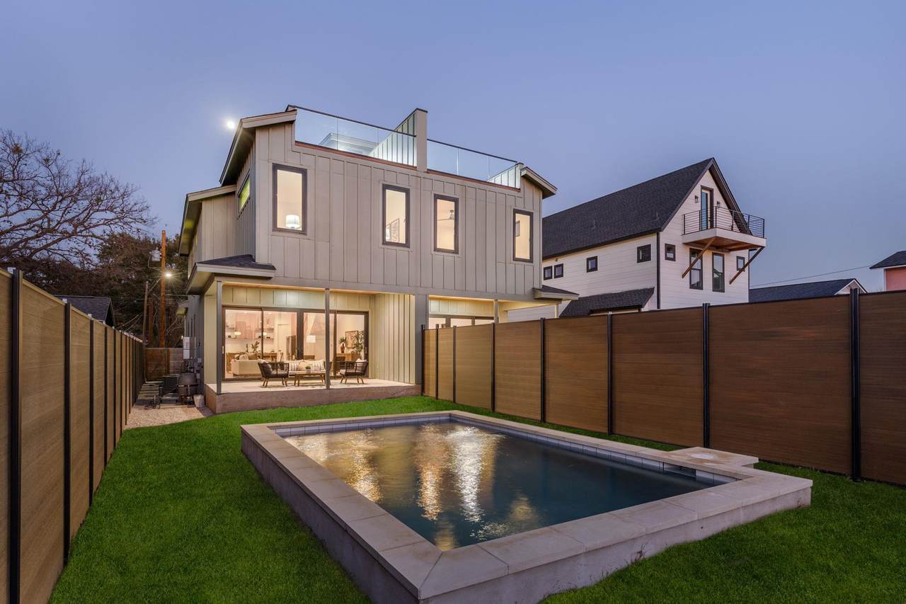 1610 Harvey - Photo 1