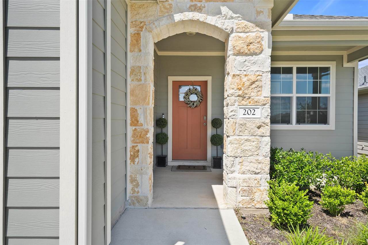 202 Barton Creek Ln - Photo 1
