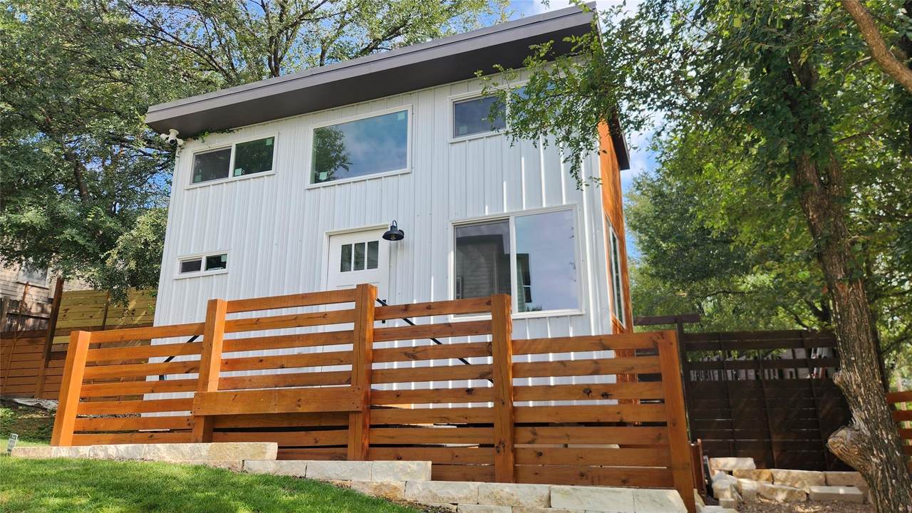 1134 Lott Ave - Photo 1