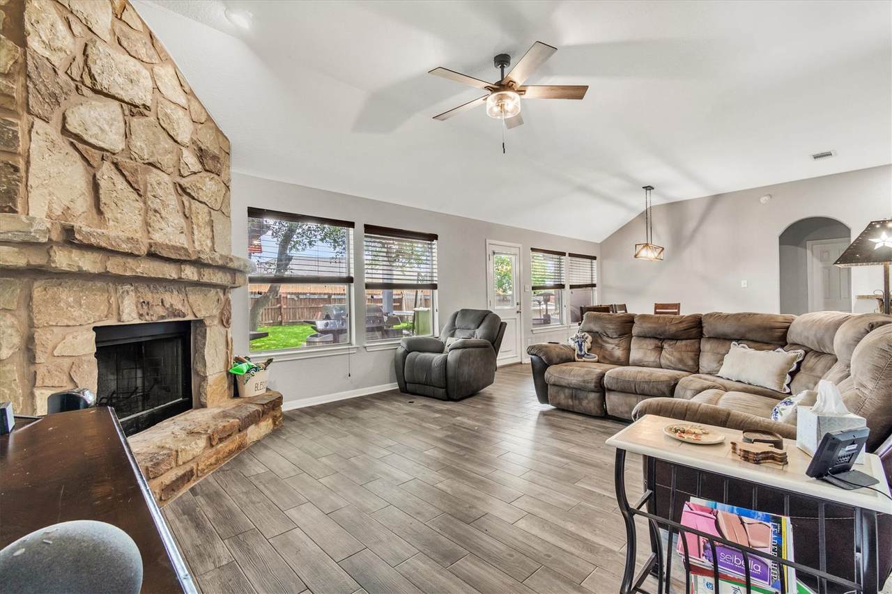 208 Cailin Ct - Photo 1