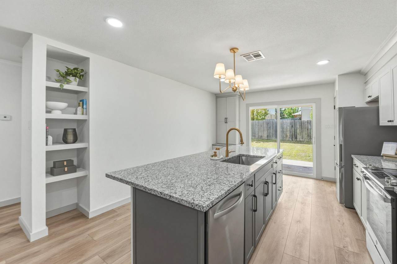 211 Banner Ave - Photo 1