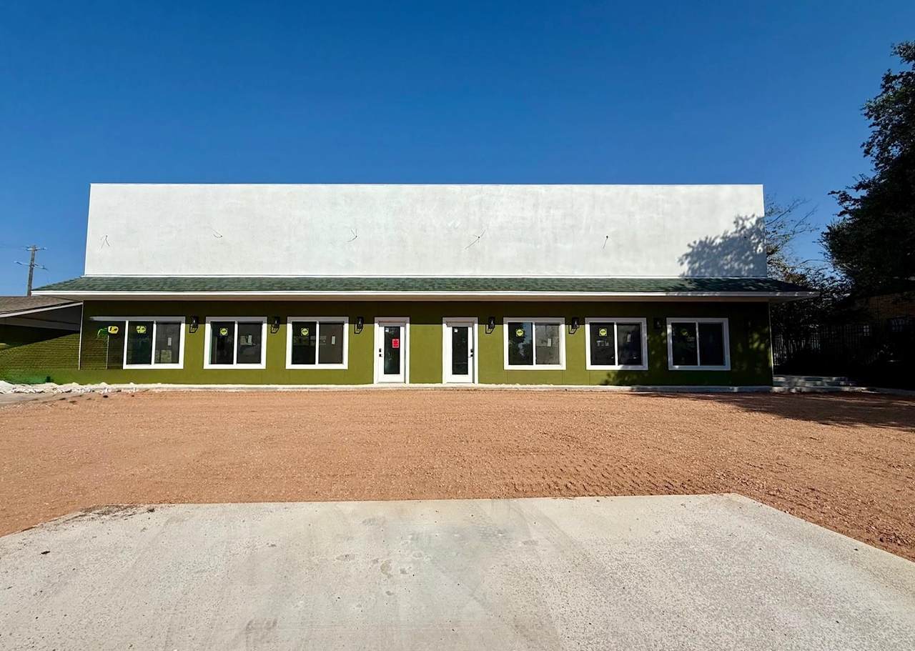 100 Paula Ln - Photo 1