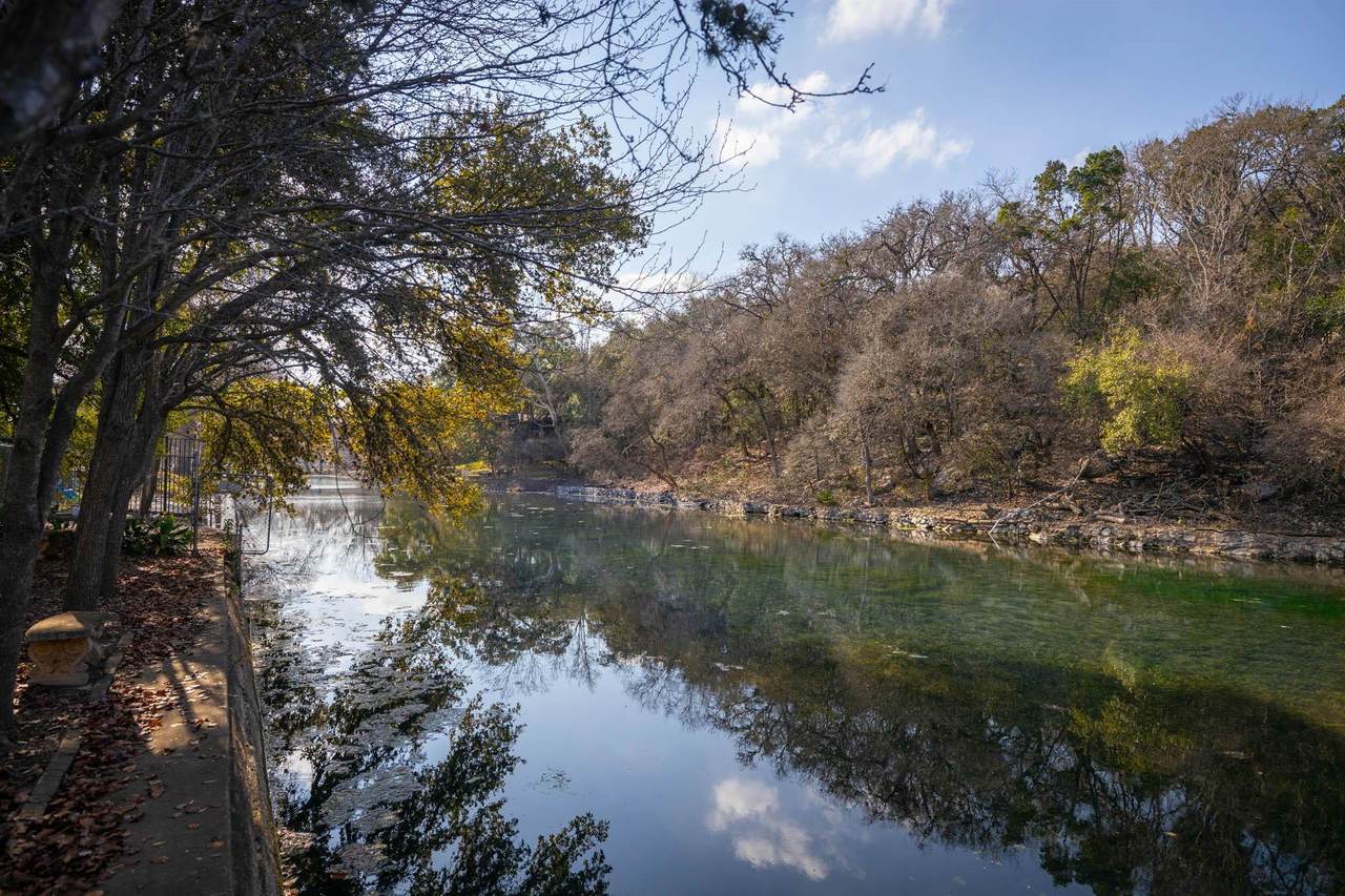 101 Edgewater Ter - Photo 1