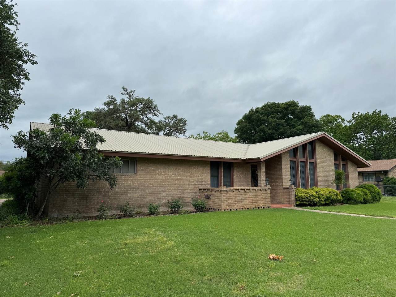 713 Sarah Jo St - Photo 1