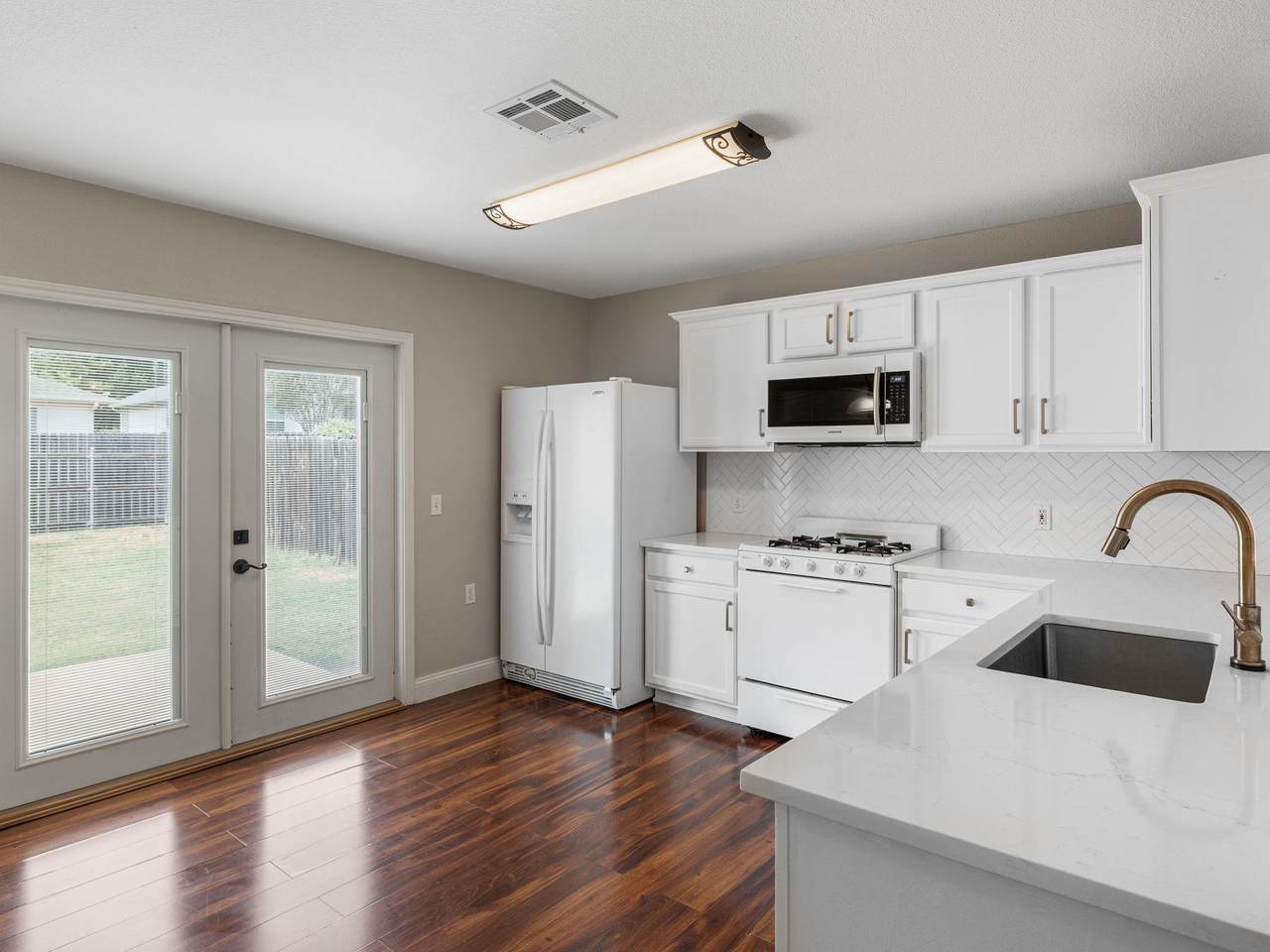 5220 Hutchinson Dr - Photo 1