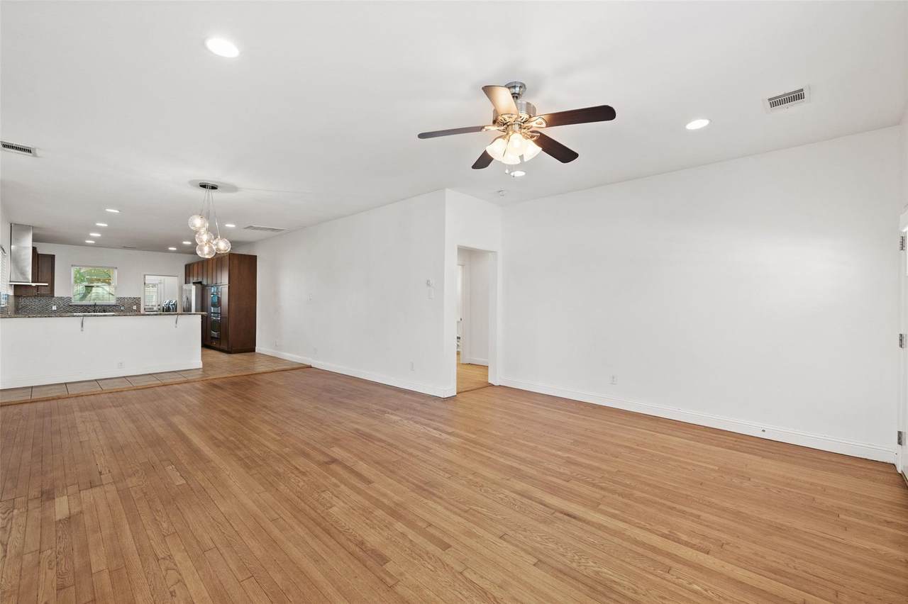 https://bt-photos.global.ssl.fastly.net/austin/1280_boomver_2_7252105-2.jpg