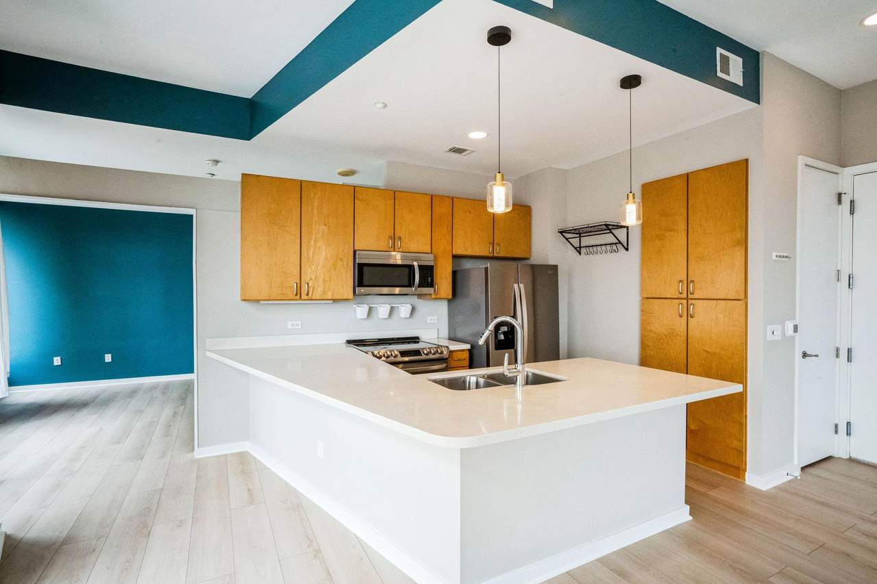 507 Sabine St - Photo 1