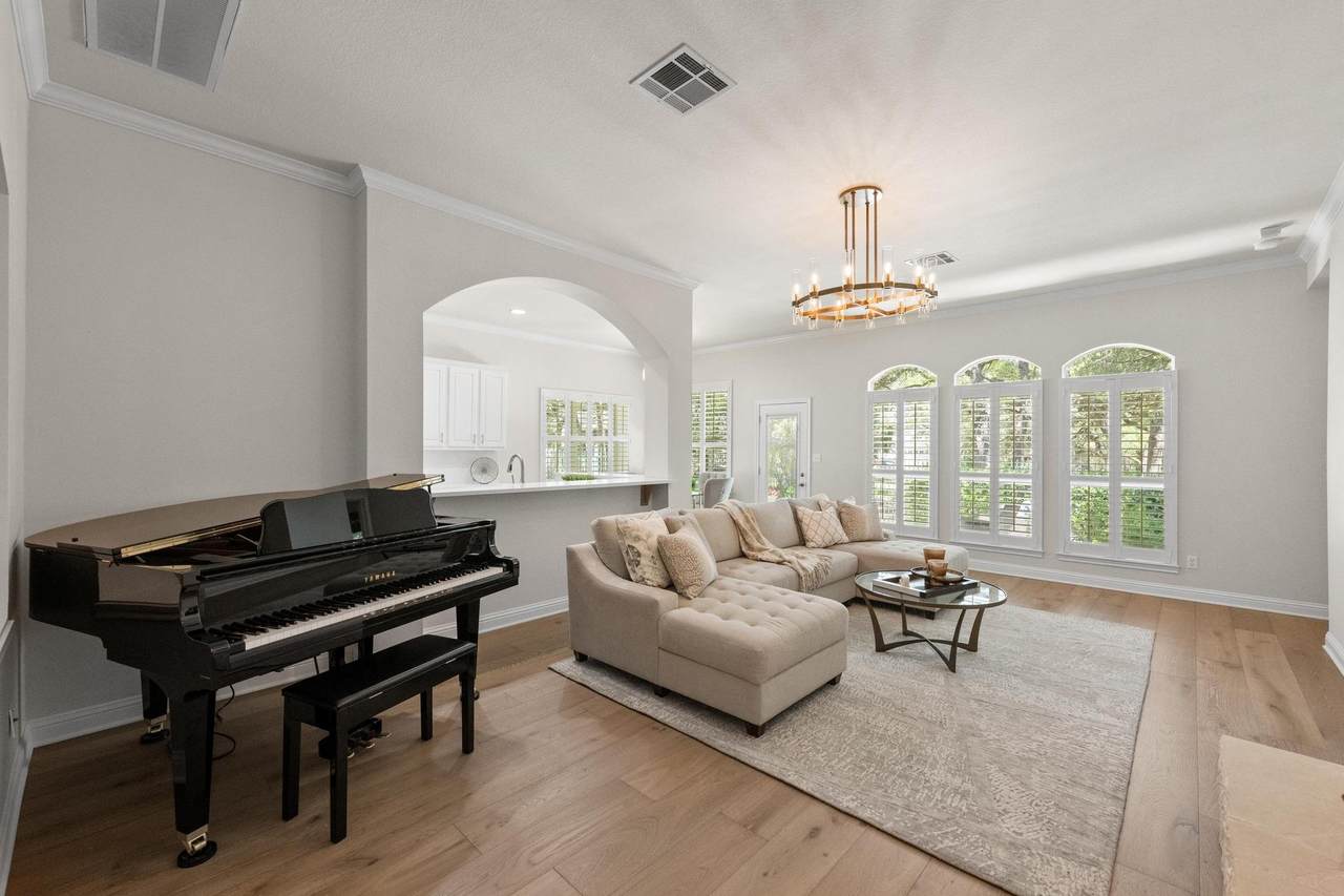 5000 Mission Oaks Blvd - Photo 1