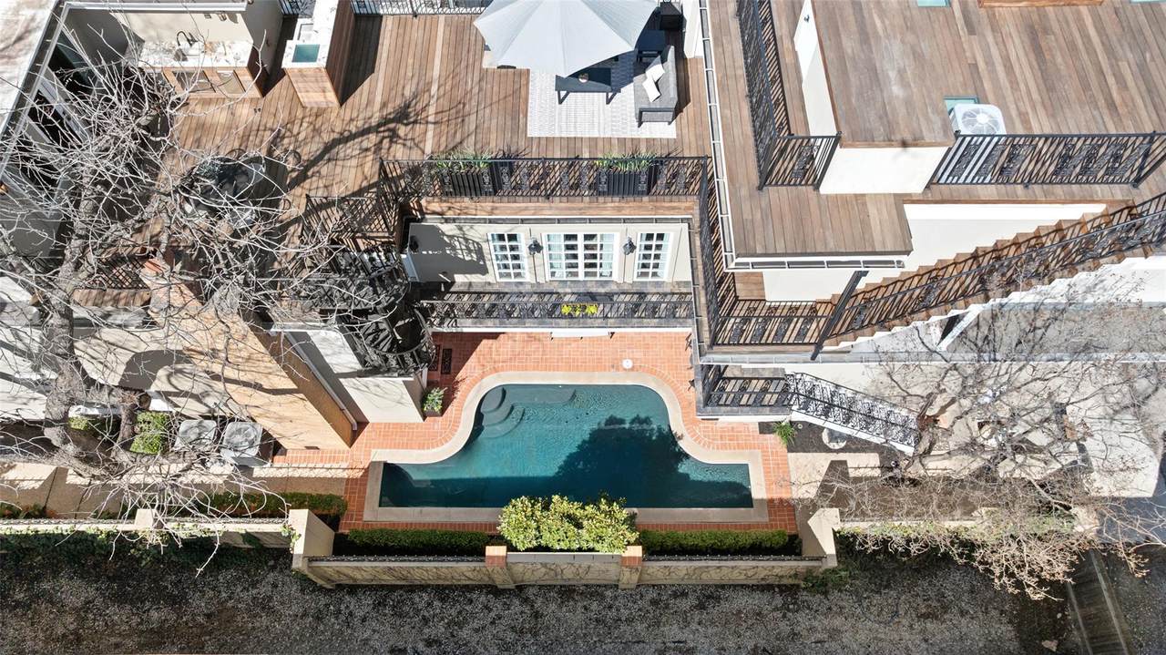 1810 35th St - Photo 1