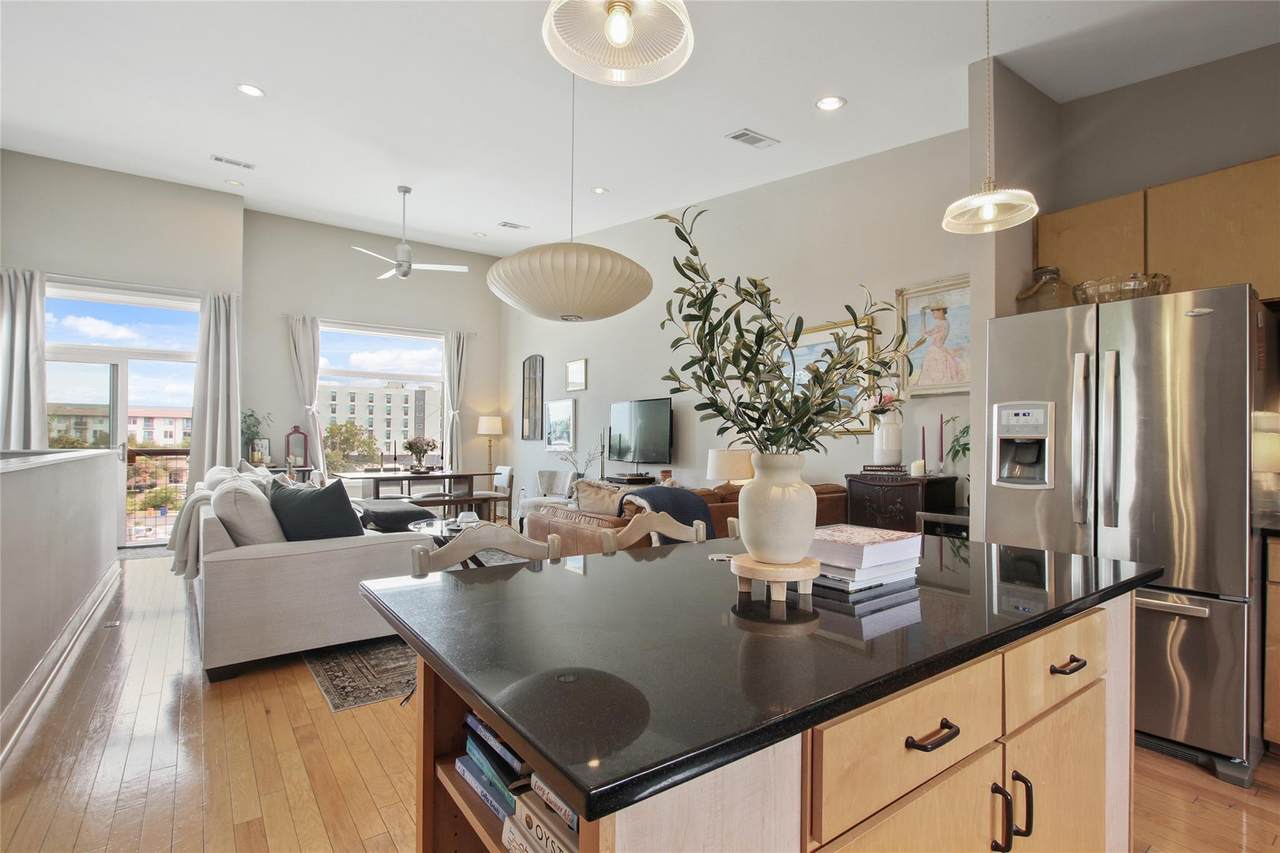 1702 Lamar Blvd - Photo 1