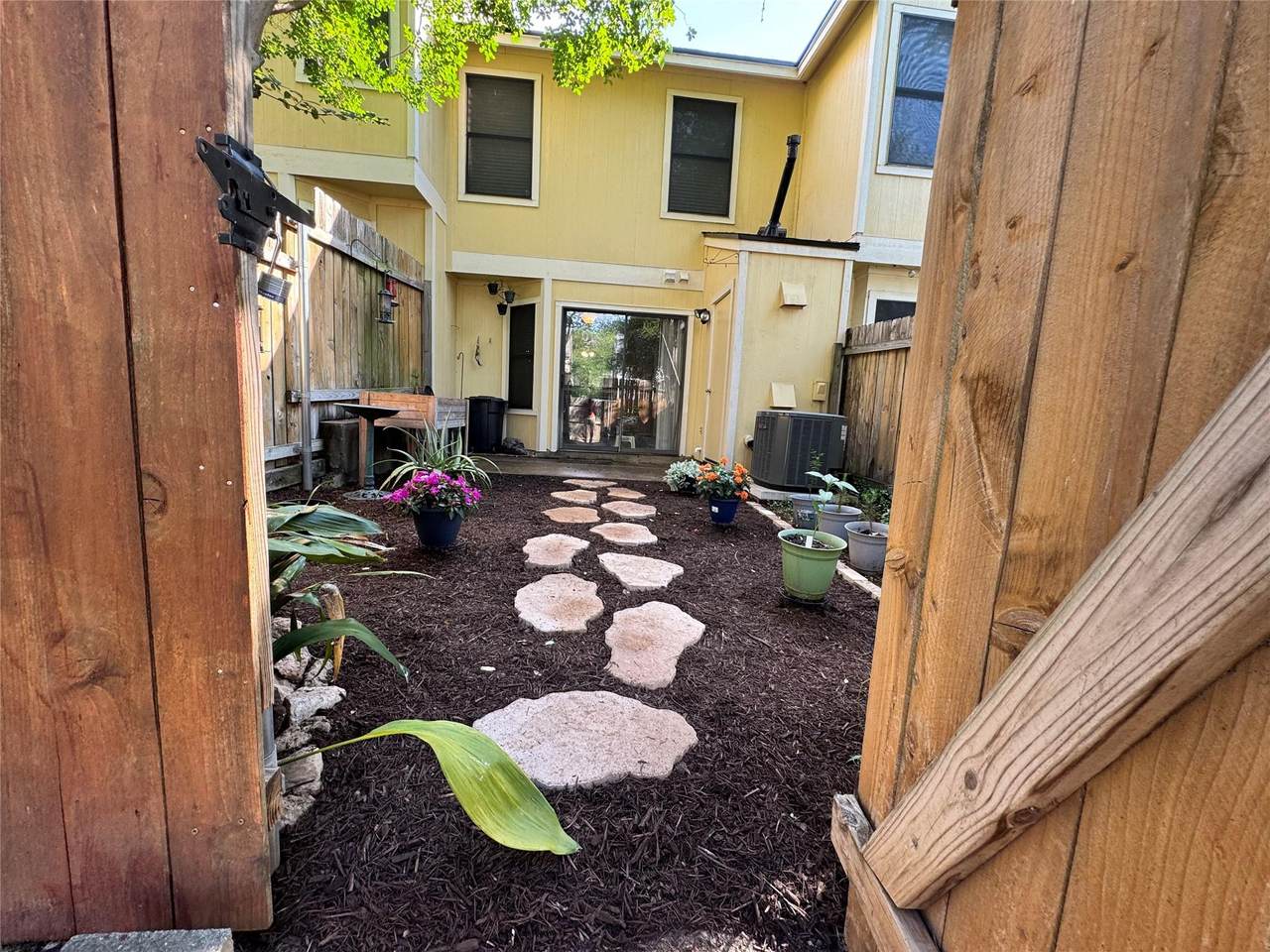 11901 Swearingen Dr - Photo 1