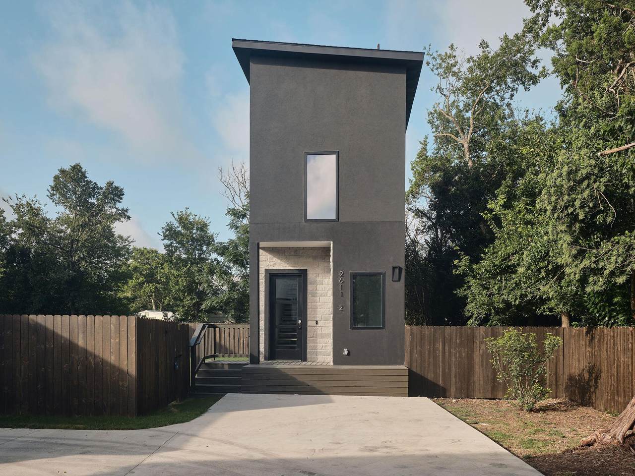 2611 Davis Ln - Photo 1