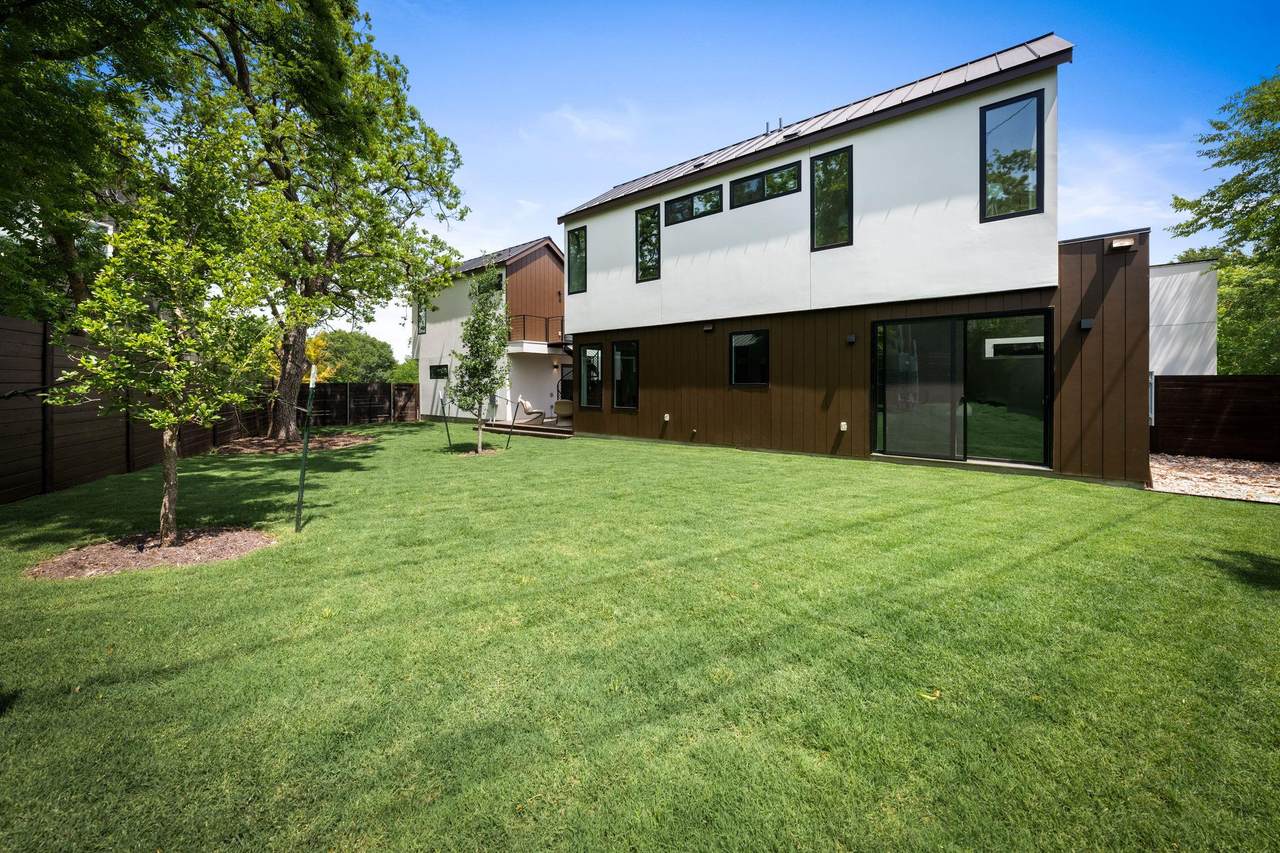 3209 Dolphin Dr - Photo 1