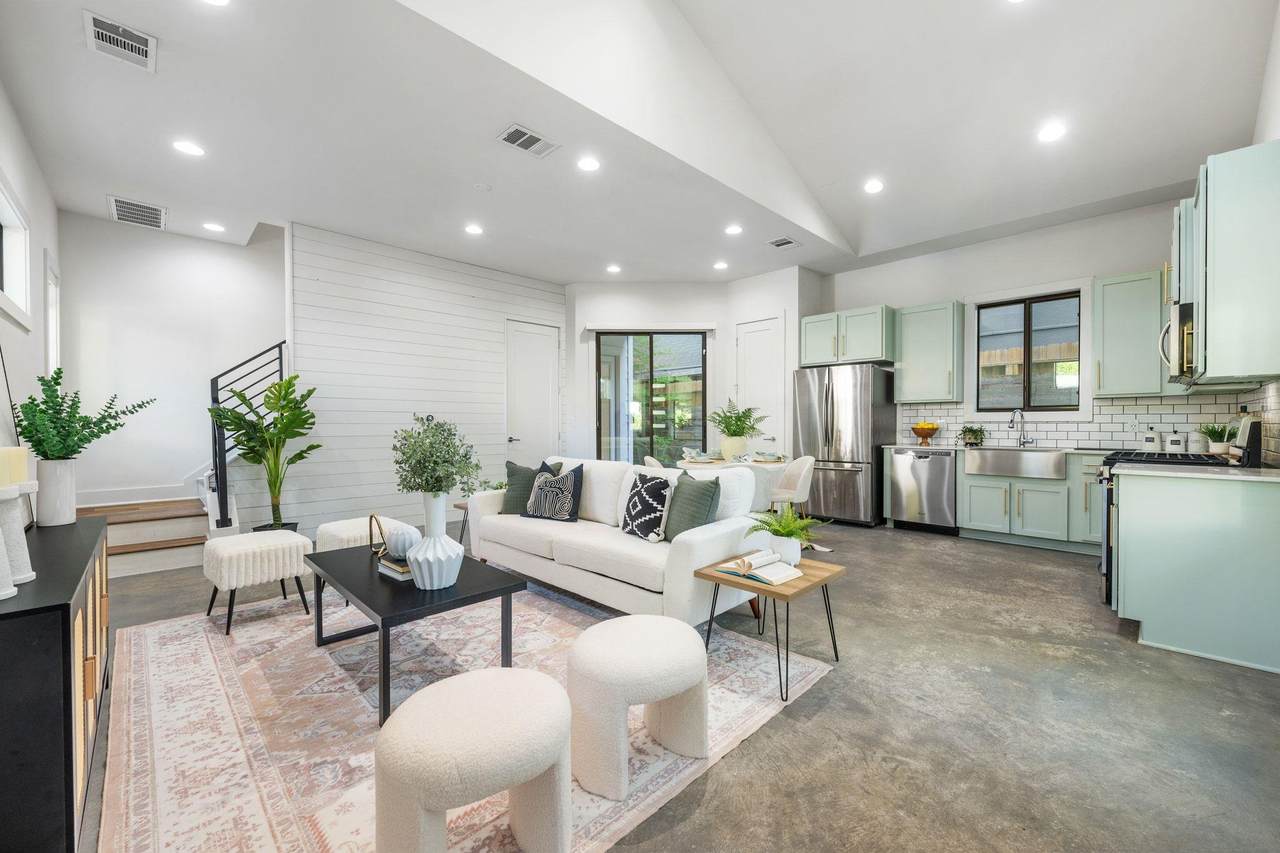 1118 Algarita Ave - Photo 1