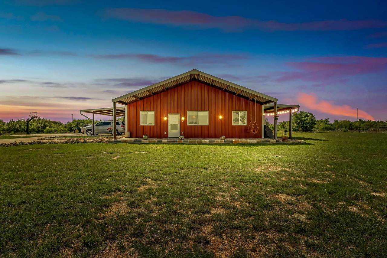 7993 Fm 487 - Photo 1