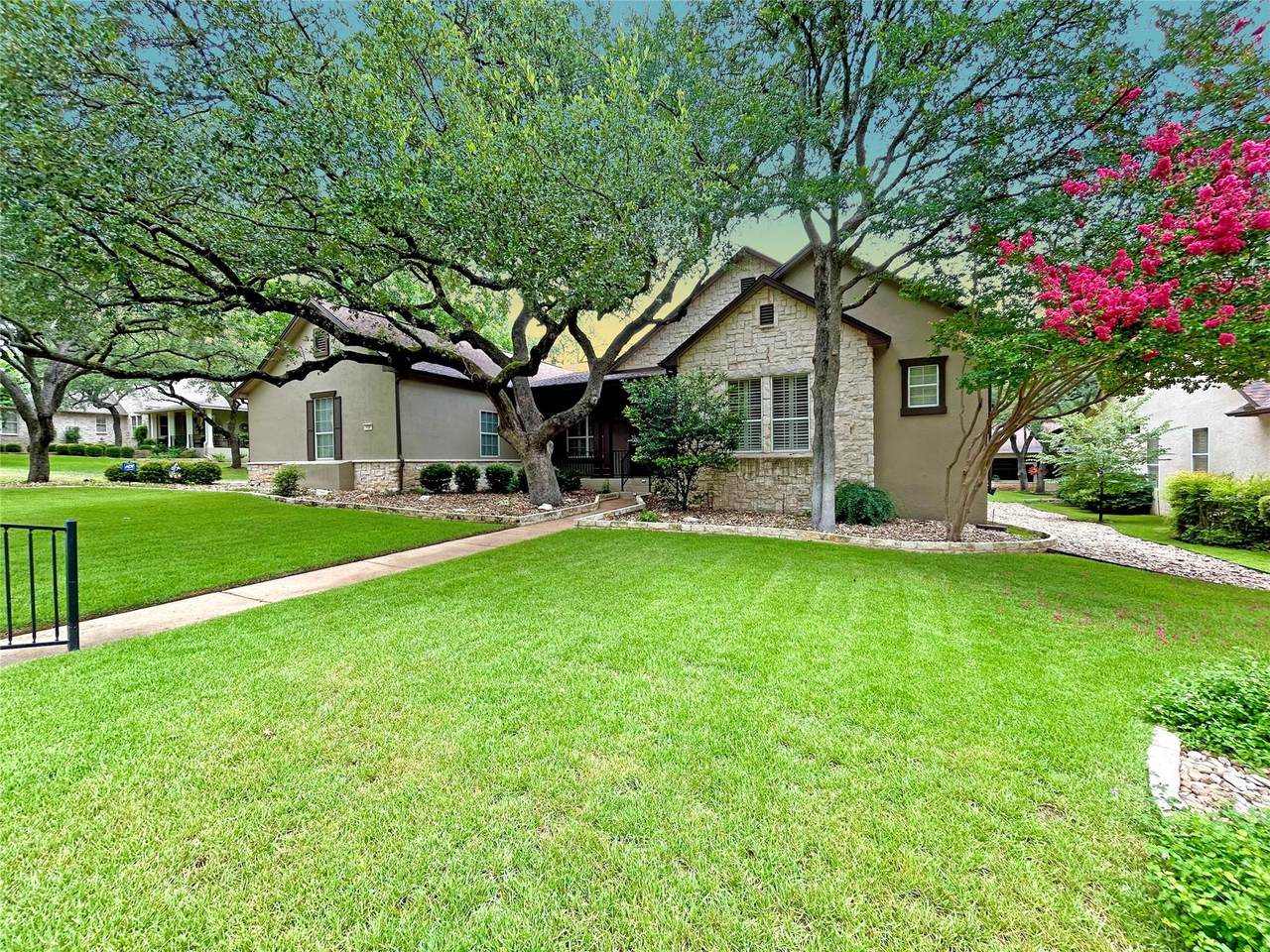 112 Hill Country Dr - Photo 1