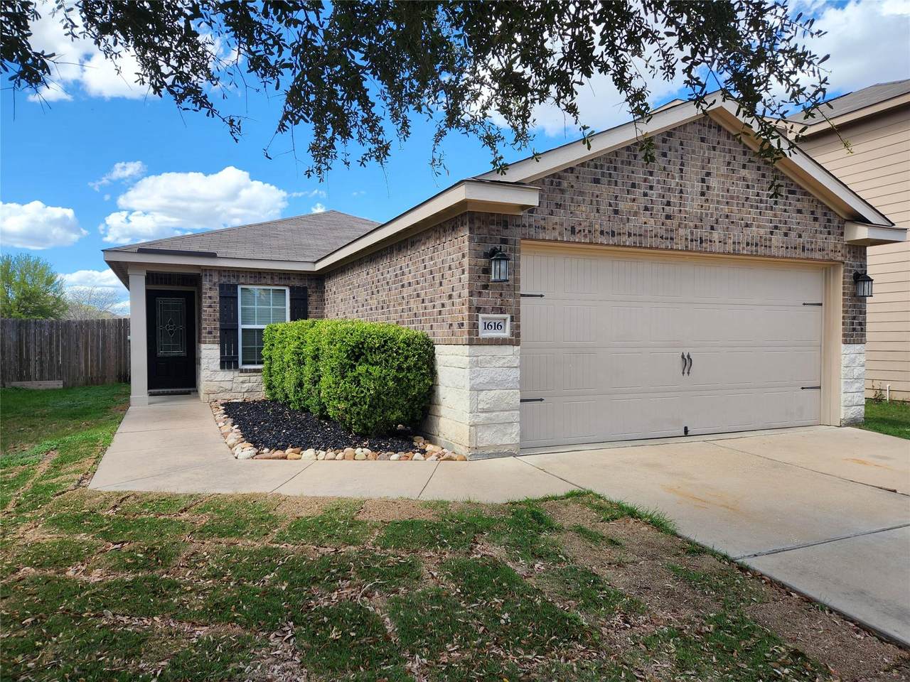 1616 Treeta Trl - Photo 1