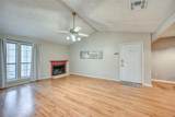 1202 Thorpe Ln - Photo 4