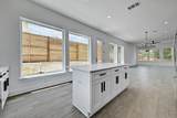 2308 Maxwell Ln - Photo 6
