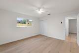 902 Warrington Dr - Photo 15